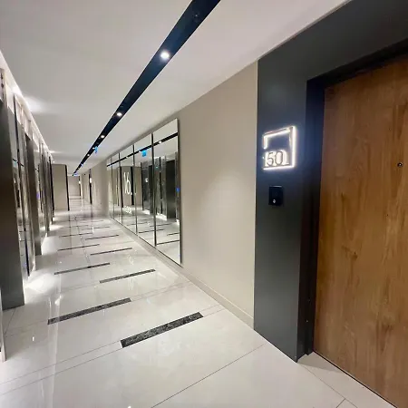 Panoramic Penthouse In Diamond Of * סקופיה